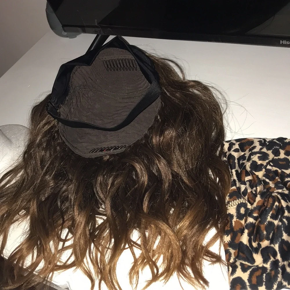 Synthetic wig - Picture 3 of 3